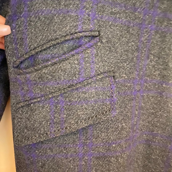 Beautiful warm coat that your closet is missing - Picture 3 of 5